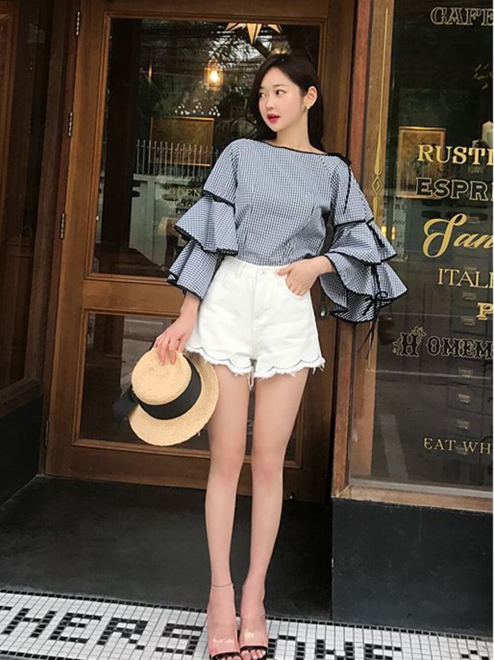 「韓国ファッション、ミンスショップ、minsshop」｜「minsshopのカンカン♪チェックブラウス(全2色) （シャツ/ブラウス、ブラック系）」を使った、minsshopさん（レディース・165cm）の春コーディネートの1枚目の写真