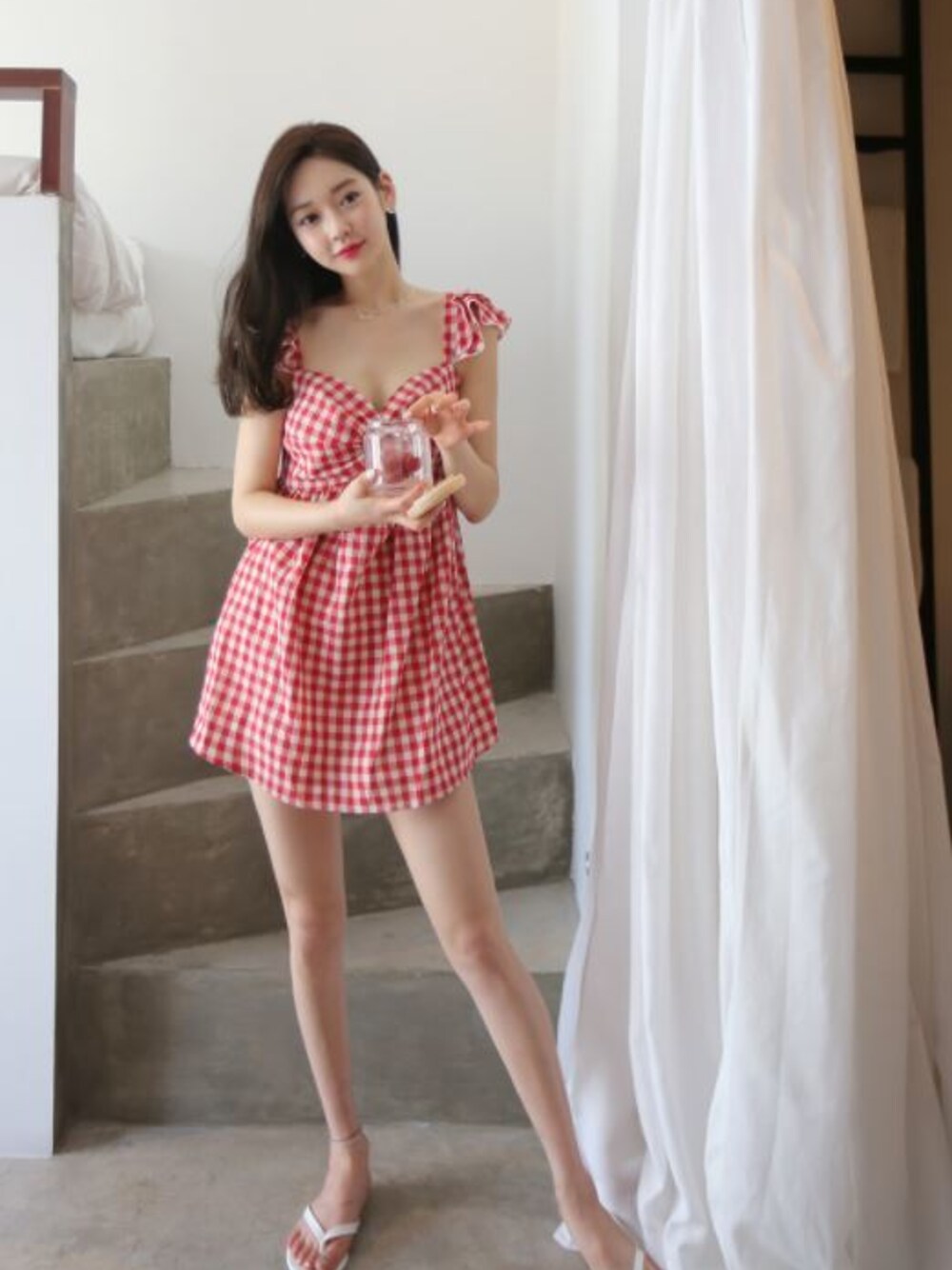 「韓国ファッション、ミンスショップ、minsshop」｜「minsshopのマーガリンミニワンピース(全2色) （ワンピース、レッド系）」を使った、minsshopさん（レディース・165cm）の春コーディネートの1枚目の写真