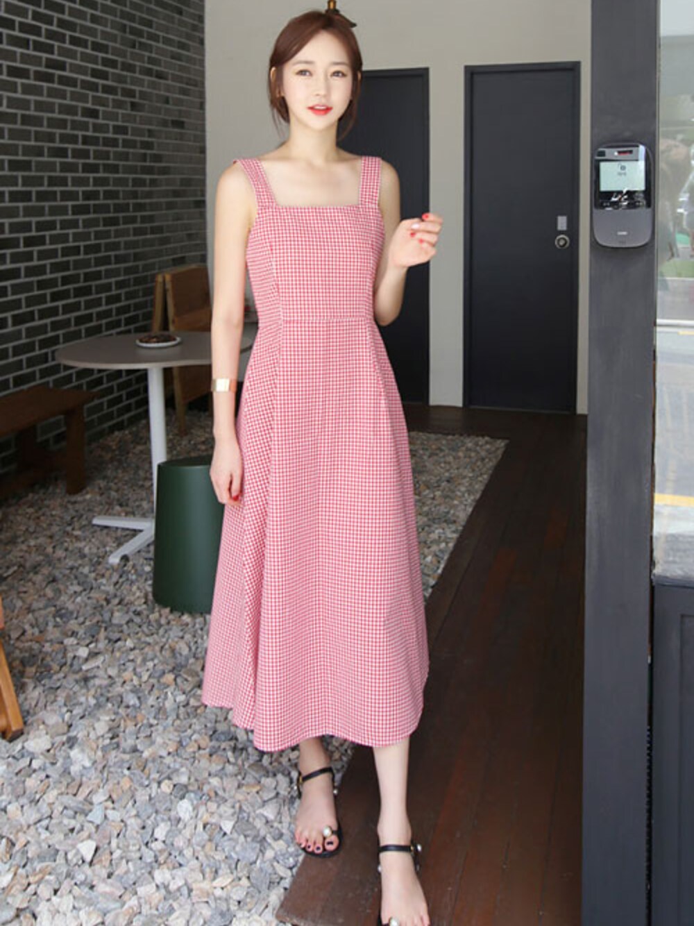 「韓国ファッション、ミンスショップ、minsshop」｜「minsshopのギンガムチェックワンピース(全2色）（ワンピース、レッド系）」を使った、minsshopさん（レディース・165cm）の夏コーディネートの1枚目の写真
