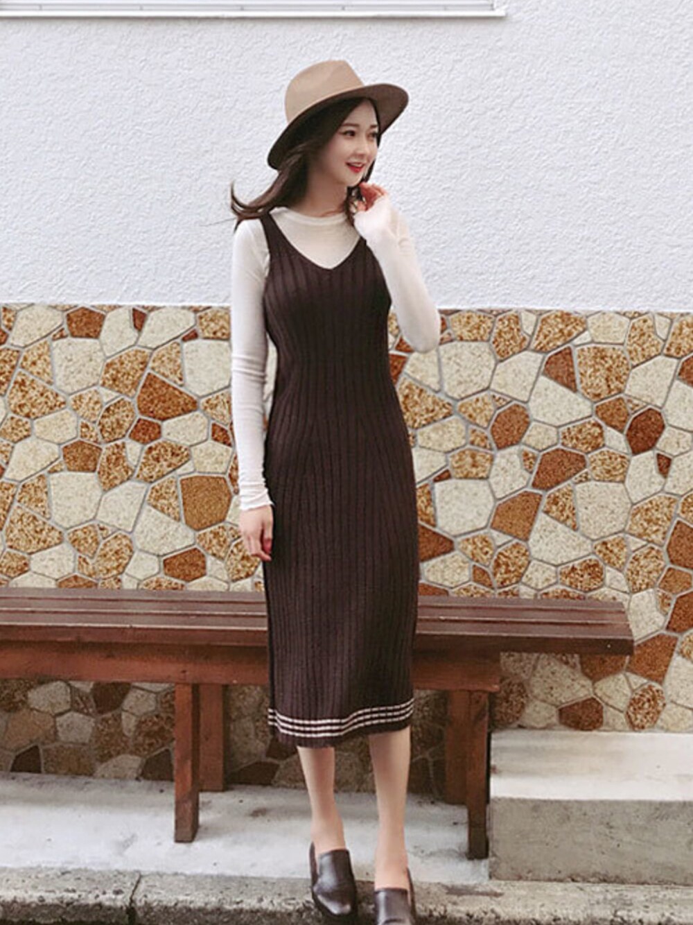 「韓国ファッション、ミンスショップ、minsshop」｜「minsshopのリブニットロングワンピース（ワンピース、ブラウン系）」を使った、minsshopさん（レディース・165cm）の秋コーディネートの1枚目の写真