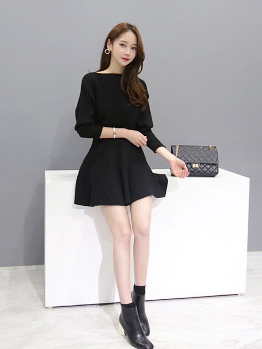 「韓国ファッション、ミンスショップ、minsshop」｜「minsshopのモダン★ピアス（ピアス（片耳用）、ベージュ系）」を使った、minsshopさん（レディース・165cm）の秋コーディネートの1枚目の写真