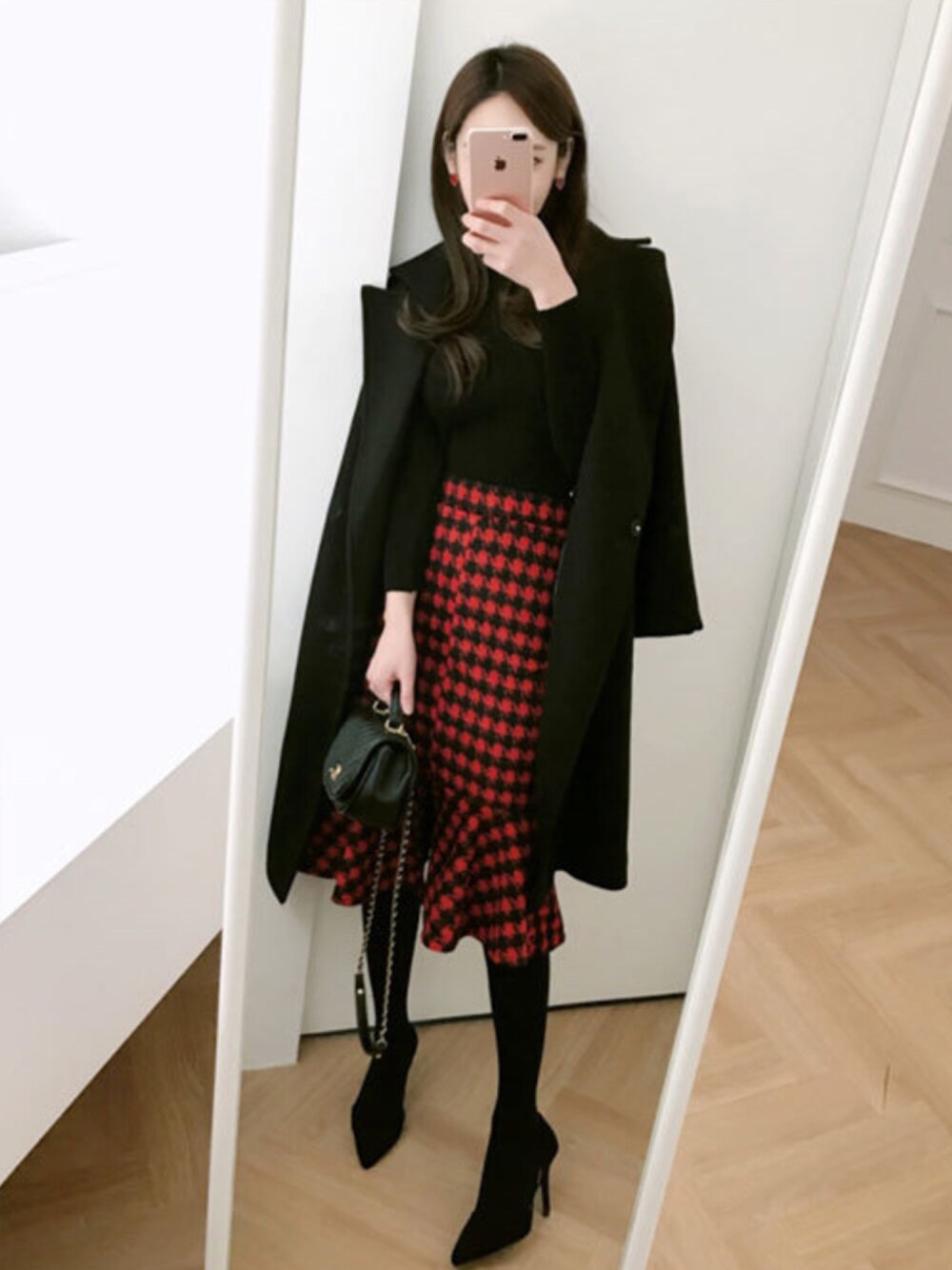 「韓国ファッション、ミンスショップ、minsshop」｜「minsshopのプラット♥ピアス（ピアス（両耳用）、レッド系）」を使った、minsshopさん（レディース・165cm）の冬コーディネートの1枚目の写真
