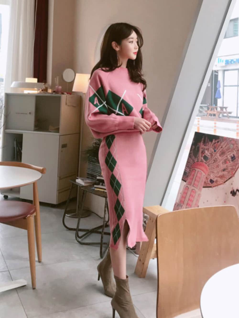 「韓国ファッション、ミンスショップ、minsshop」｜「minsshopのローズゴールドロングピアス（ピアス（両耳用）、ゴールド系）」を使った、minsshopさん（レディース・165cm）の冬コーディネートの1枚目の写真