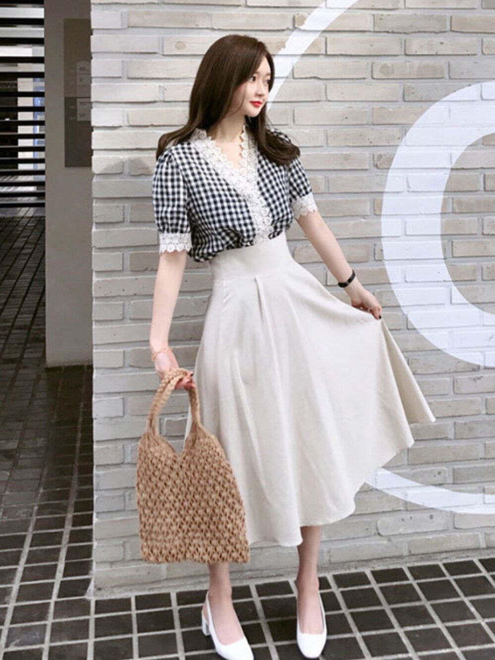 「韓国ファッション、ミンスショップ、minsshop」｜「minsshopのときめくチェックレースブラウス（シャツ/ブラウス、ブラック系）」を使った、minsshopさん（レディース・165cm）の春コーディネートの1枚目の写真