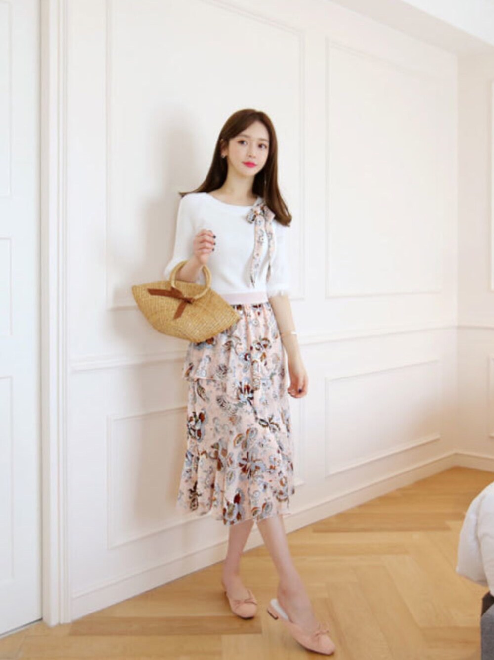 「韓国ファッション、ミンスショップ、minsshop」｜「minsshopのラタン麦バック（ハンドバッグ、その他）」を使った、minsshopさん（レディース・165cm）の春コーディネートの1枚目の写真