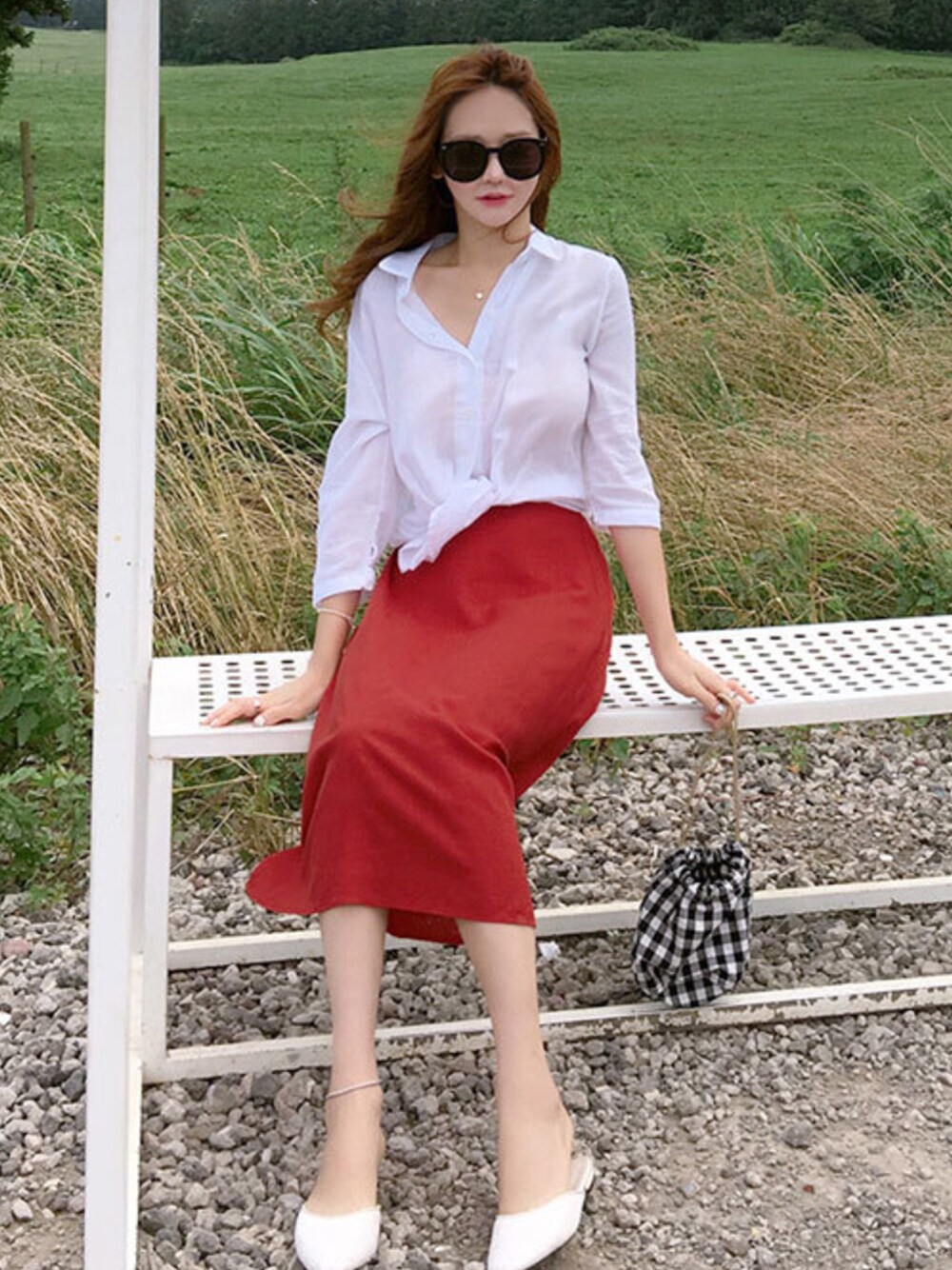 「韓国ファッション、ミンスショップ、minsshop」｜「minsshopの華奢なあたし♪チェックシャツ（シャツ/ブラウス、ホワイト系）」を使った、minsshopさん（レディース・165cm）の夏コーディネートの1枚目の写真