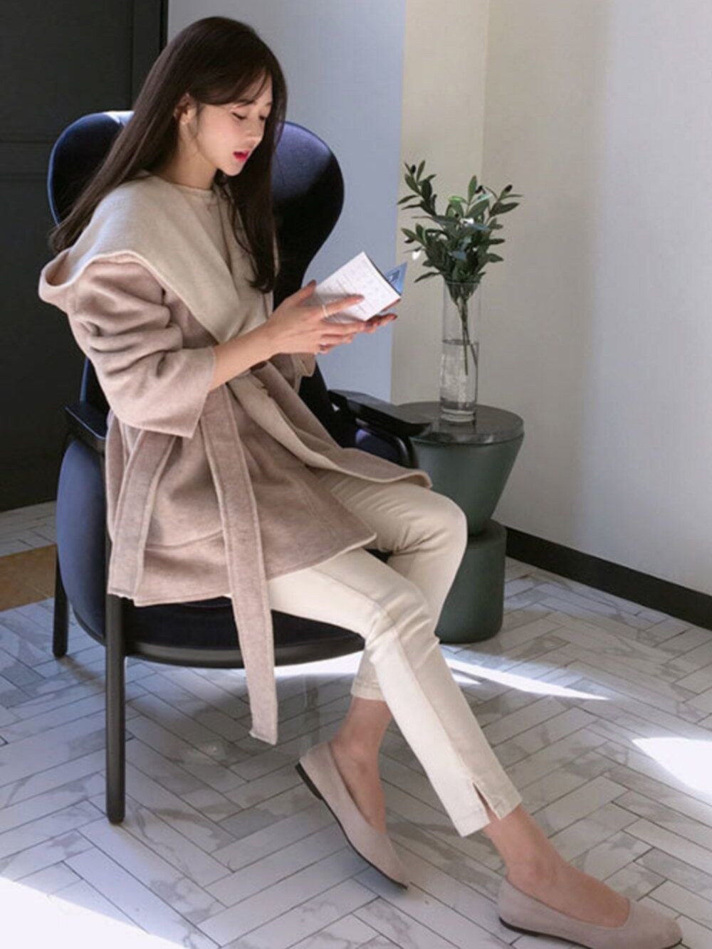 「韓国ファッション、ミンスショップ、minsshop」｜「minsshopの少女の感じフードコート（ダウンジャケット/コート、ベージュ系）」を使った、minsshopさん（レディース・165cm）の秋コーディネートの1枚目の写真