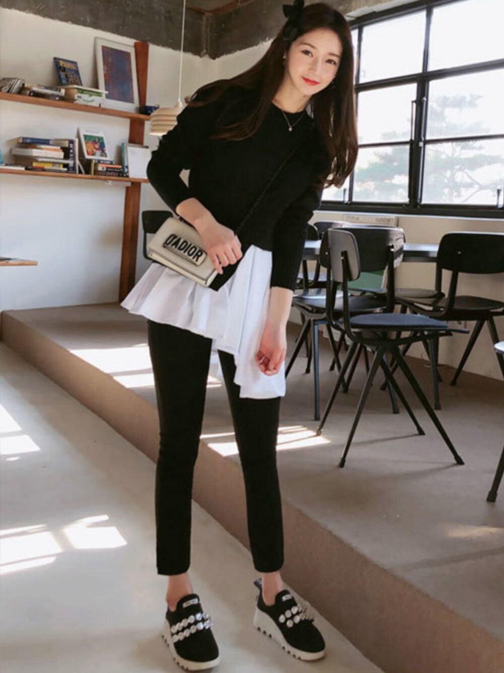 「韓国ファッション、ミンスショップ、minsshop」｜「minsshopの洗練なレイヤードニット（ニット/セーター、ブラック系）」を使った、minsshopさん（レディース・165cm）の秋コーディネートの1枚目の写真