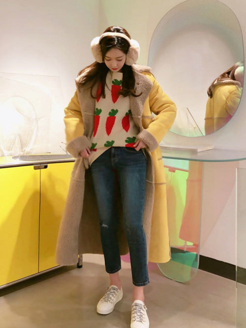 「韓国ファッション、ミンスショップ、minsshop」｜「minsshopのイエローロングムスタン（モッズコート、イエロー系）」を使った、minsshopさん（レディース・165cm）の冬コーディネートの1枚目の写真