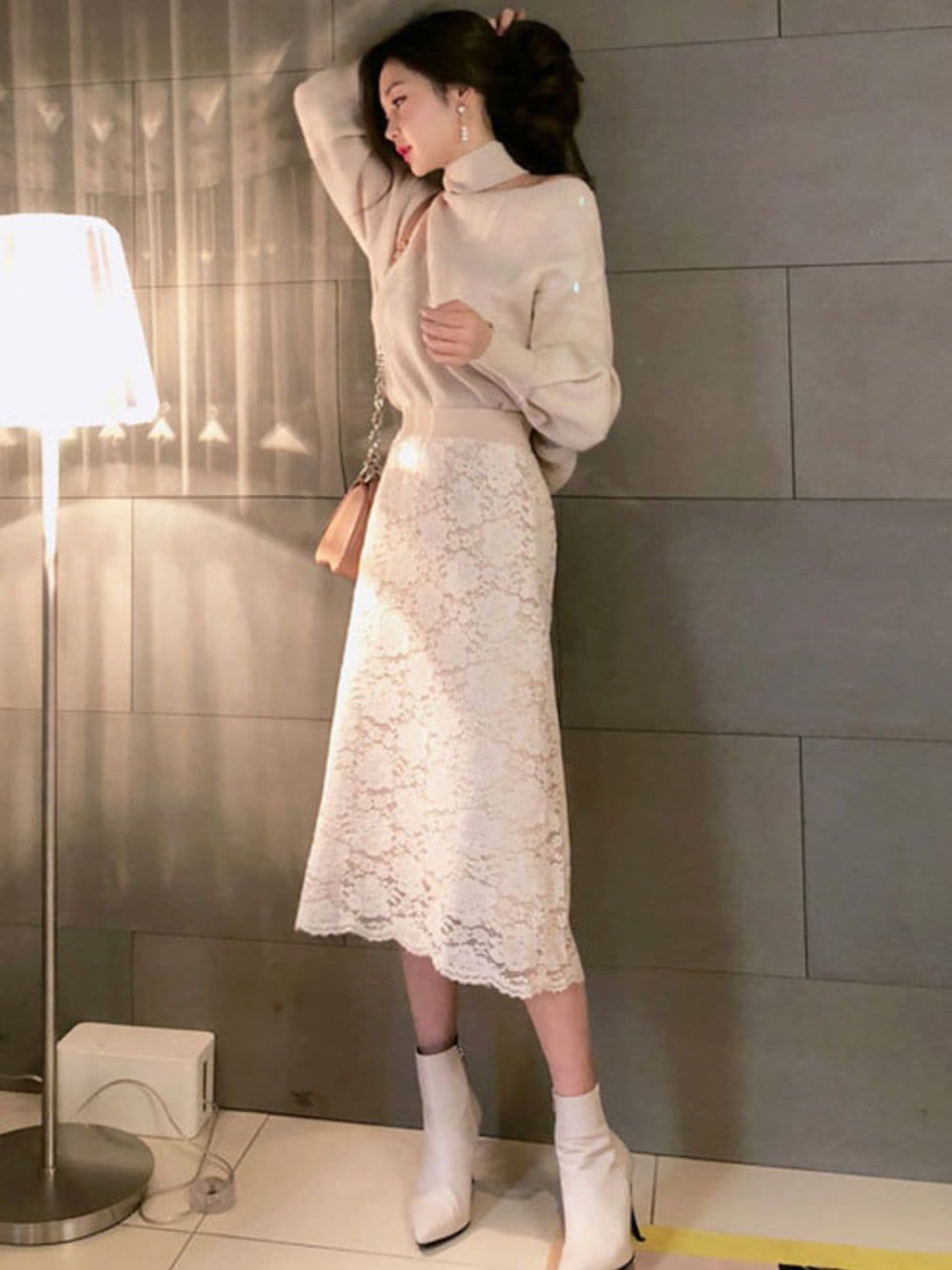 「韓国ファッション、ミンスショップ、minsshop」｜「minsshopの(両面で着こなす)ニットレーススカート（スカート、ベージュ系）」を使った、minsshopさん（レディース・165cm）の冬コーディネートの1枚目の写真