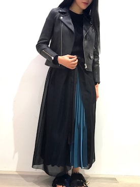 「大阪」｜「アイテム（ライダースジャケット）」を使った、AWAI ERINAさん（レディース・166cm）の秋コーディネート