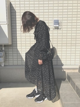 「Ameri（アメリ）のPOWER SHOULDER FRILL DRESS（ワンピース、ブラック系）」を使った、なほさん（レディース）の春コーディネート