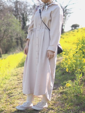 「アイテム（バンダナ/スカーフ、ホワイト系）」を使った、かなえさん（レディース・158cm）の春コーディネート
