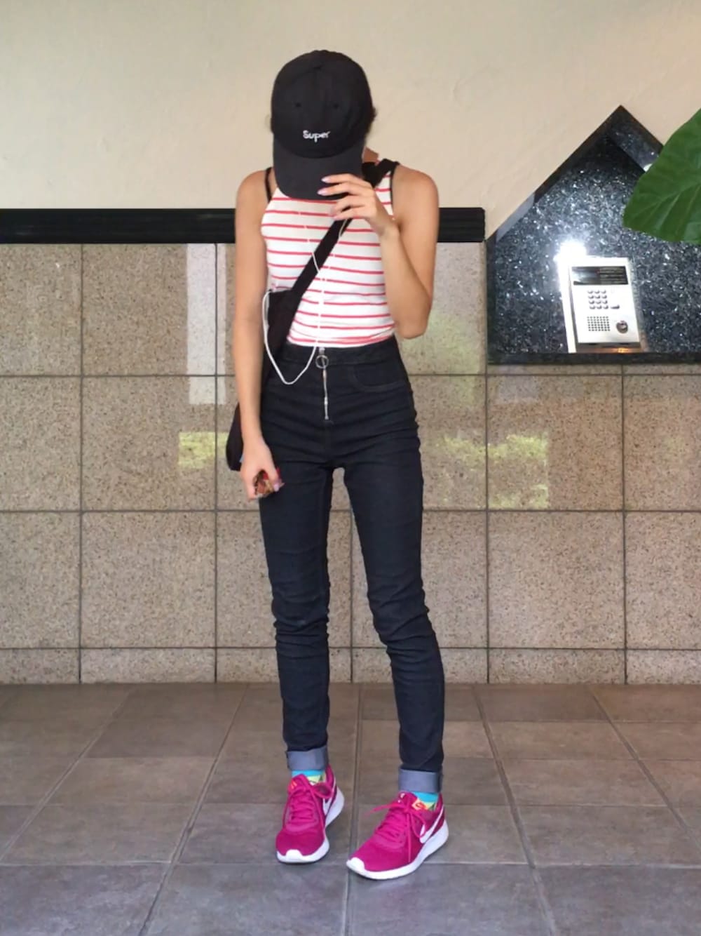 「ラクチンコーデ、outfit、プチプラ、ボーダー、ハイウエスト、デニム、黒スキニー、タンクトップ、夏コーデ、スポーティー」｜「H&Mのアイテム（デニムパンツ、ブラック系）」を使った、Hal.さん（レディース・154cm）の夏コーディネートの1枚目の写真