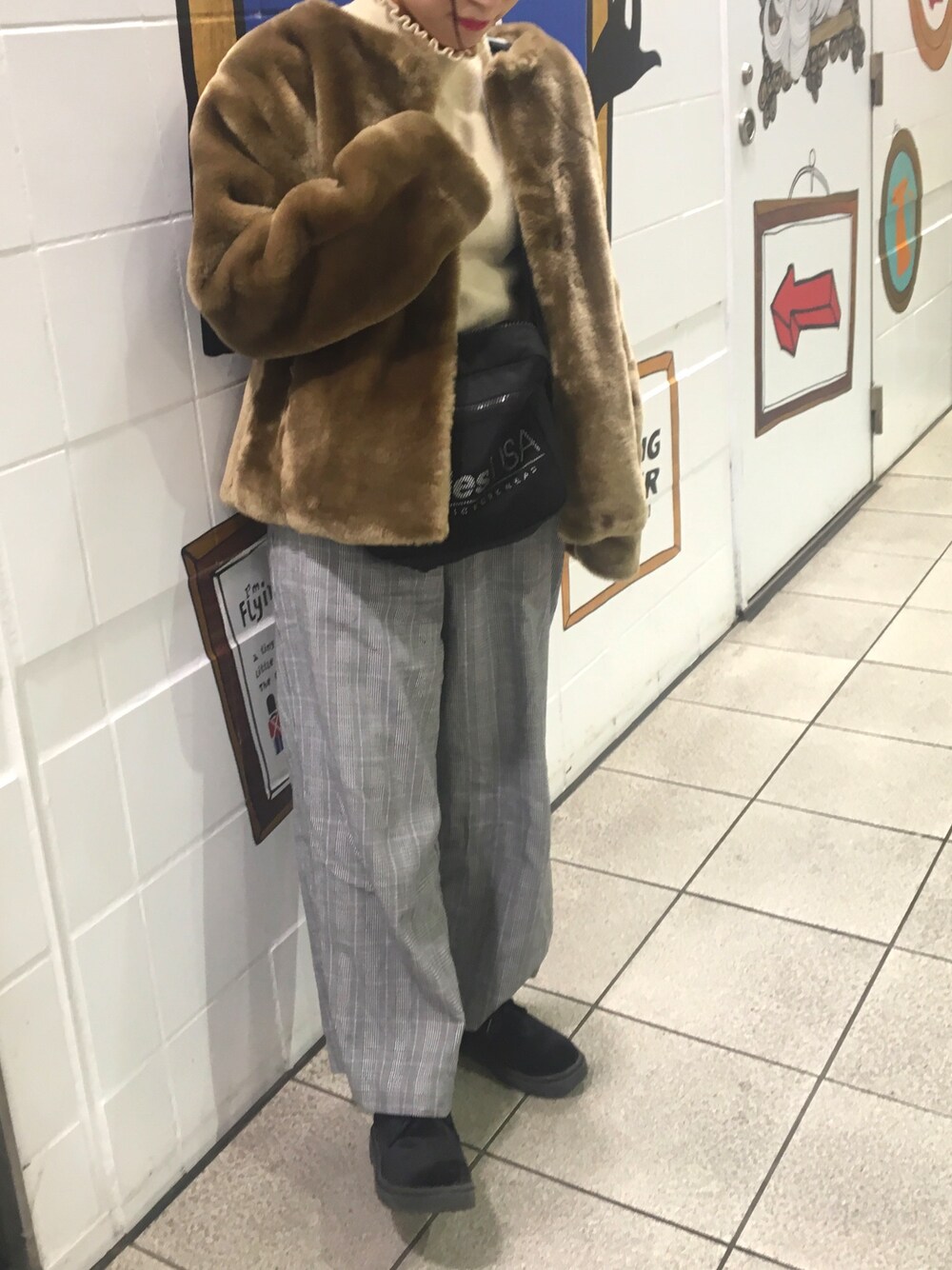 「冬、休日スタイル、ootd、韓国ファッション、ohotoro、ブラウン、チェックパンツ、グレンチェック、Dickies、サコッシュ」｜「ohotoroのアイテム（ジャケット/アウター、ブラウン系）」を使った、yum¡ ❤︎さん（レディース・148cm）の冬コーディネートの1枚目の写真