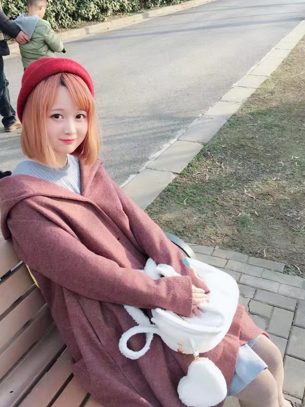 「冬」｜「飞鸟和新酒のアイテム（ダッフルコート、レッド系）」を使った、小爱AIRA_さん（レディース・165cm）の夏コーディネートの1枚目の写真
