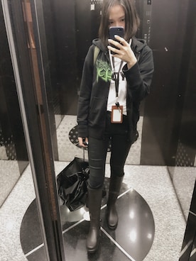 「AIGLE（エーグル）のアイテム（ブーツ）」を使った、Lili Huangさん（レディース・160cm）の春コーディネート