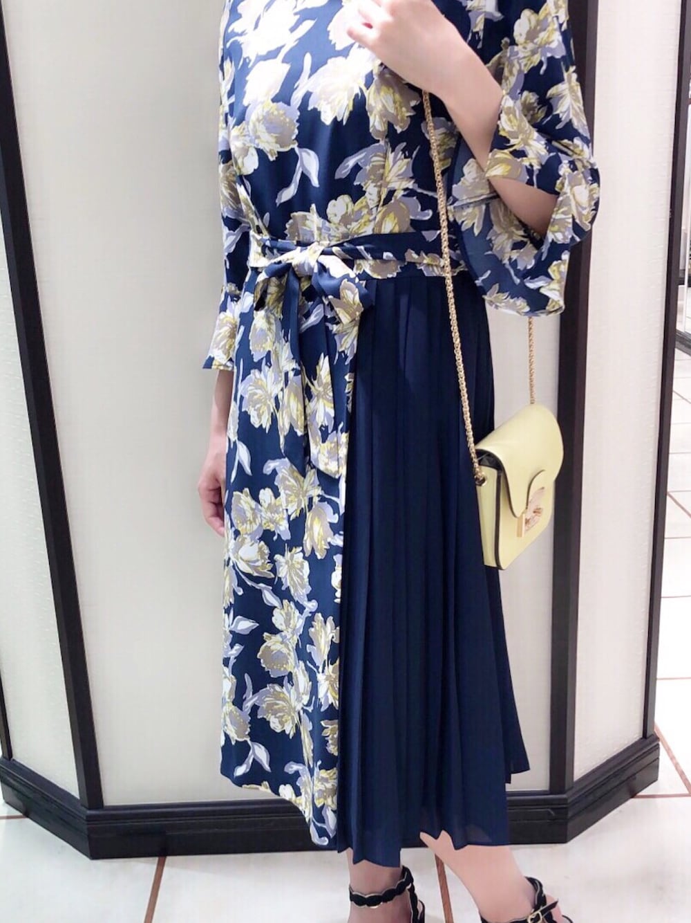 「ワンピース、フラワー、花柄、プチプラ、プリーツ、春、tocco、モテ服、大人かわいい、toccocloset」｜「tocco closetのウエストりぼん付きフラワープリント切替プリーツワンピース（ワンピース、ブルー系）」を使った、tocco closet_GinzaMelsaさん（レディース・158cm）の春コーディネートの1枚目の写真