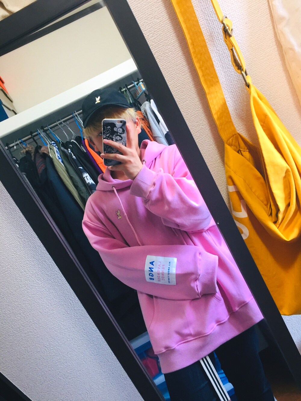 「ANDGEEBEE、村瀬紗英、ビックパーカー、キャップ、ムラセンス、シンプル、UNISEX」｜「ANDGEEBEEのフェネックビックパーカー（パーカー、ピンク系）」を使った、ゆうせいさん（メンズ・162cm）の秋コーディネートの1枚目の写真