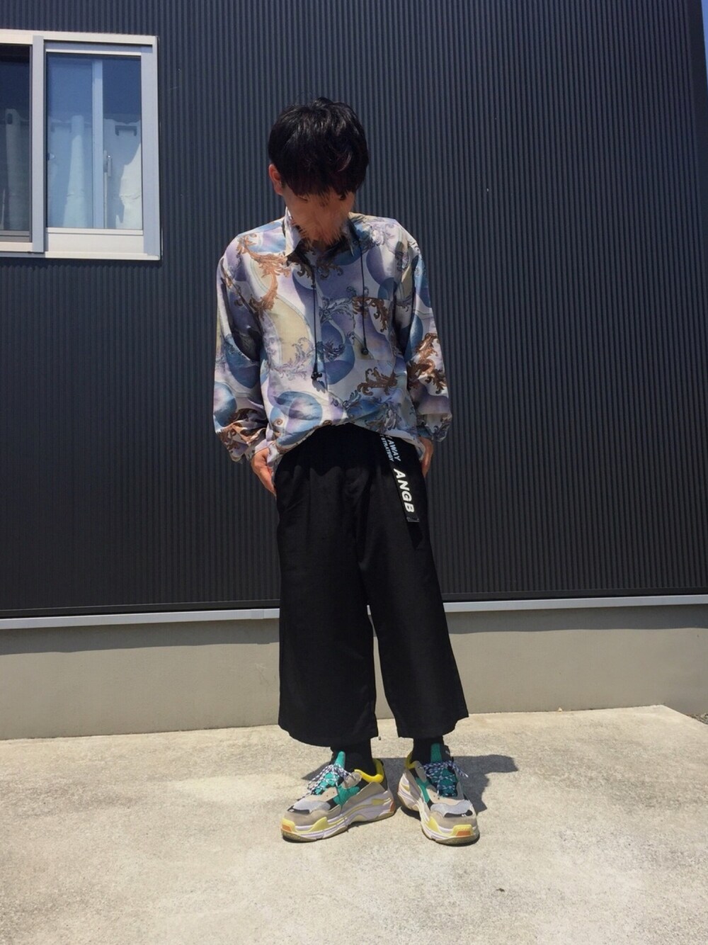 「春コーデ、カジュアル、ダットシューズ、柄シャツ、古着、BALENCIAGA、ANDGEEBEE、WEGO」｜「BALENCIAGAの関税込! 関税込! Balenciaga 超希少トリプルS（スニーカー、その他）」を使った、ゆうせいさん（メンズ・163cm）の春コーディネートの1枚目の写真