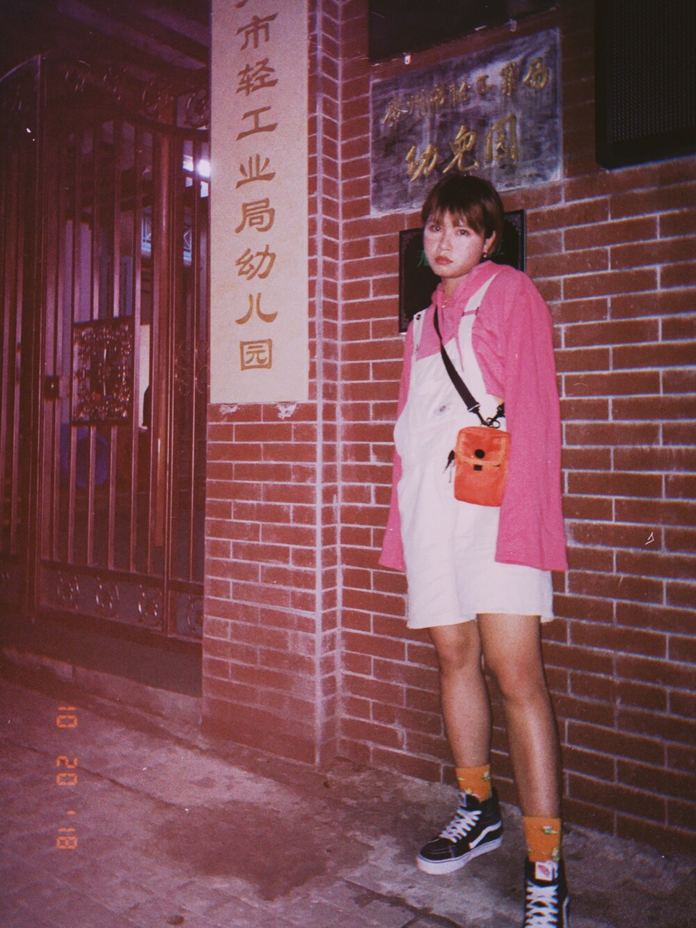 「シンプル、おしゃれさんと繋がりたい、夏コーデ、大人カジュアル、春、低身長コーデ、黒、春コーデ、VANS、FOREVER 21」｜「no brandのアイテム（サロペット/オーバーオール、ベージュ系）」を使った、krysmanさん（レディース・168cm）の春コーディネートの1枚目の写真