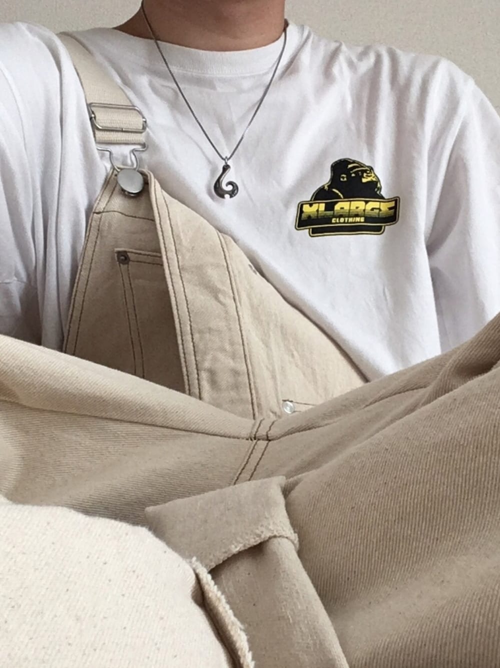 「オーバーオール、ロンT」｜「XLARGEのアイテム（Tシャツ/カットソー、ホワイト系）」を使った、_bassaaaaaaa39さん（メンズ・170cm）の春コーディネートの1枚目の写真