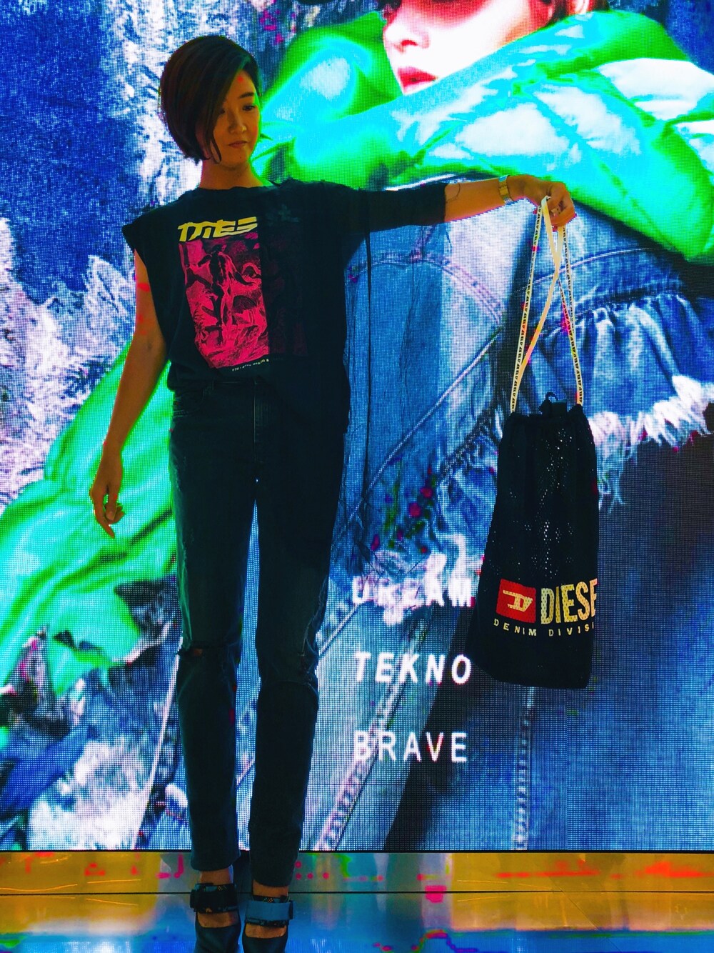 「ディーゼル、ディーゼル(DIESEL)、デニム」｜「DIESELのWOMEN’S　トップス（Tシャツ/カットソー、ブラック系）」を使った、Zpさん（レディース・165cm）の夏コーディネートの1枚目の写真