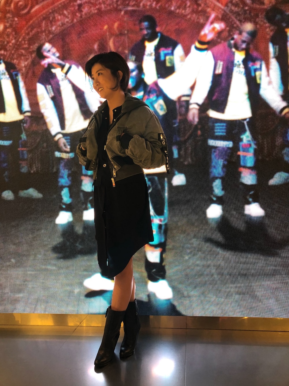 「ディーゼル、ラクチンコーデ、オトナ女子、休日スタイル」｜「DIESELのアイテム（MA-1、グレー系）」を使った、Zpさん（レディース・165cm）の秋コーディネートの1枚目の写真