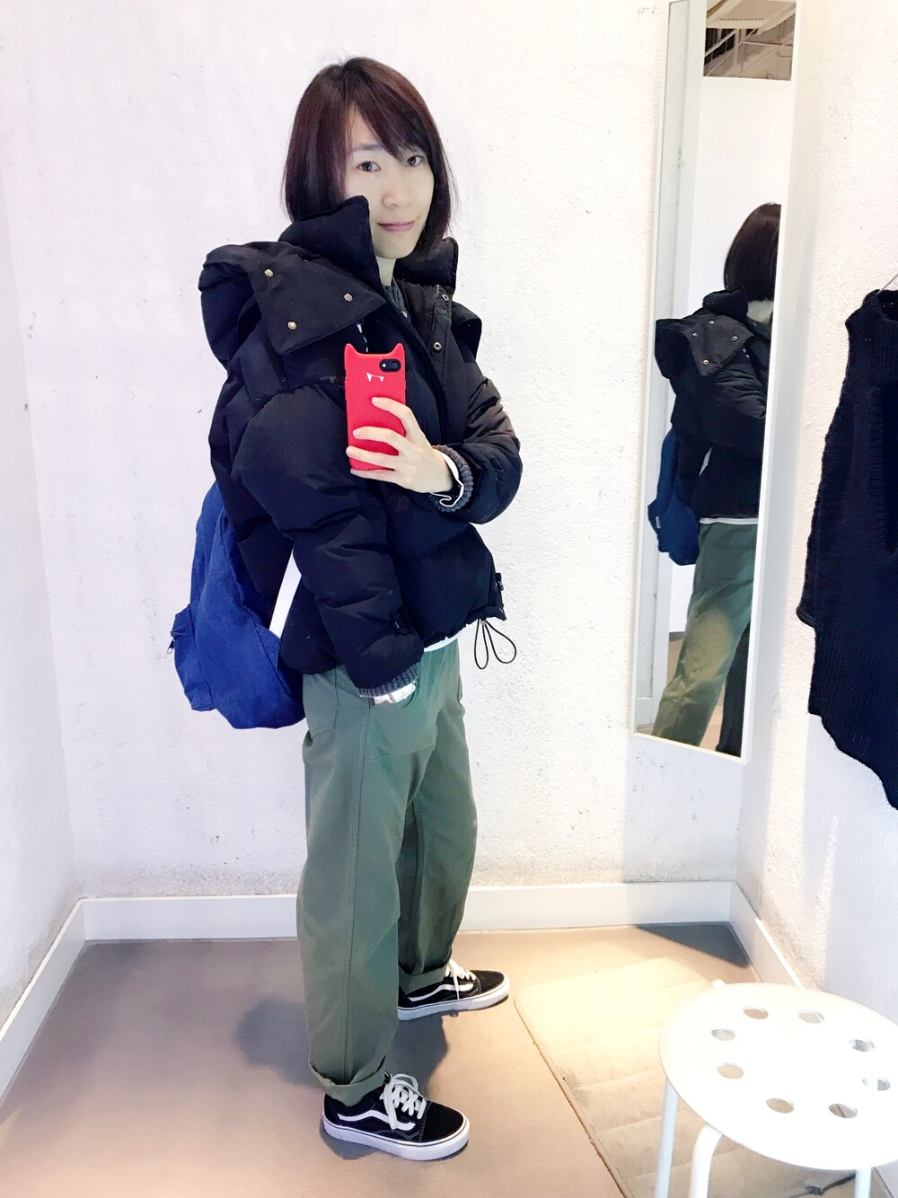 「VANSのアイテム（スニーカー、ブラック系）」を使った、ChrisQi齐小7さん（レディース・168cm）の冬コーディネートの1枚目の写真