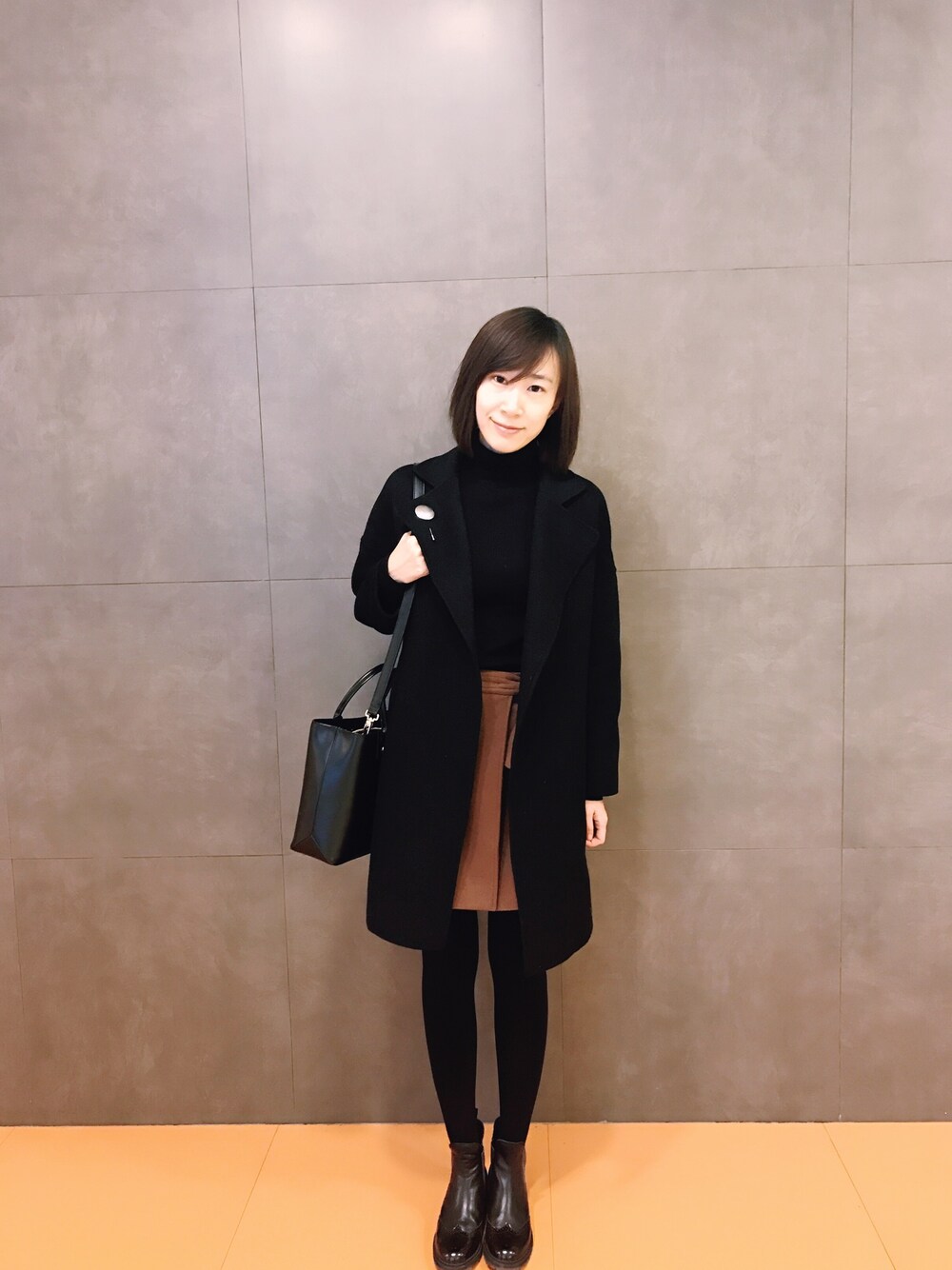 「agnes b.のアイテム（ショルダーバッグ、ブラック系）」を使った、ChrisQi齐小7さん（レディース・168cm）の冬コーディネートの1枚目の写真