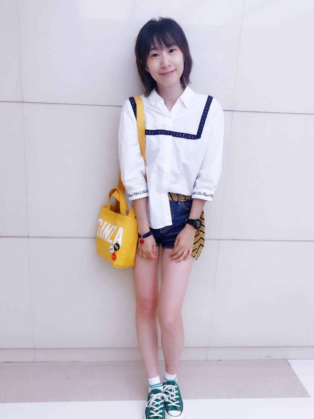 「teenie weenieのアイテム（シャツ/ブラウス、ホワイト系）」を使った、ChrisQi齐小7さん（レディース・168cm）の夏コーディネートの1枚目の写真