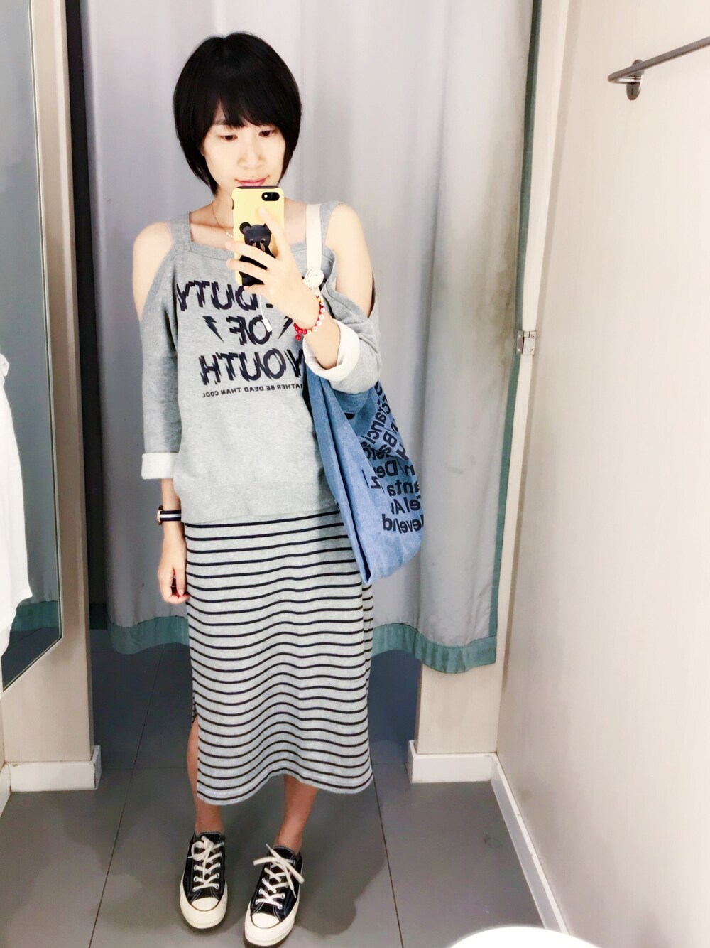 「American Apparelのアイテム（エコバッグ/サブバッグ、ブルー系）」を使った、ChrisQi齐小7さん（レディース・168cm）の秋コーディネートの1枚目の写真