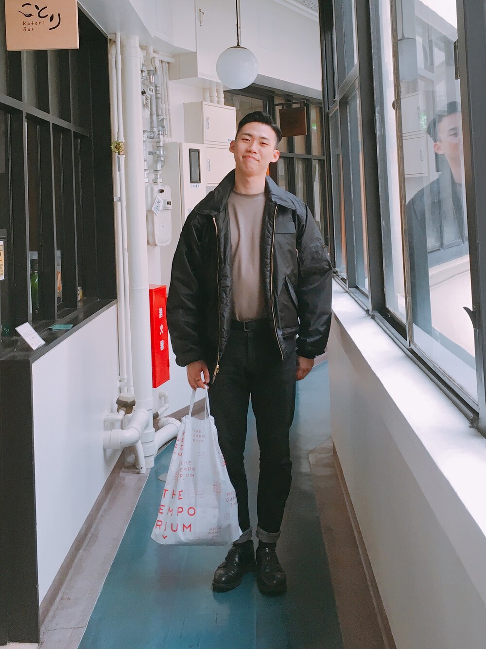 「ootd、outfit、black、daily look、Japan、osaka、menswear」｜「ROTHCOのアイテム（ブルゾン、ブラック系）」を使った、イアンさん（メンズ・183cm）の春コーディネートの1枚目の写真