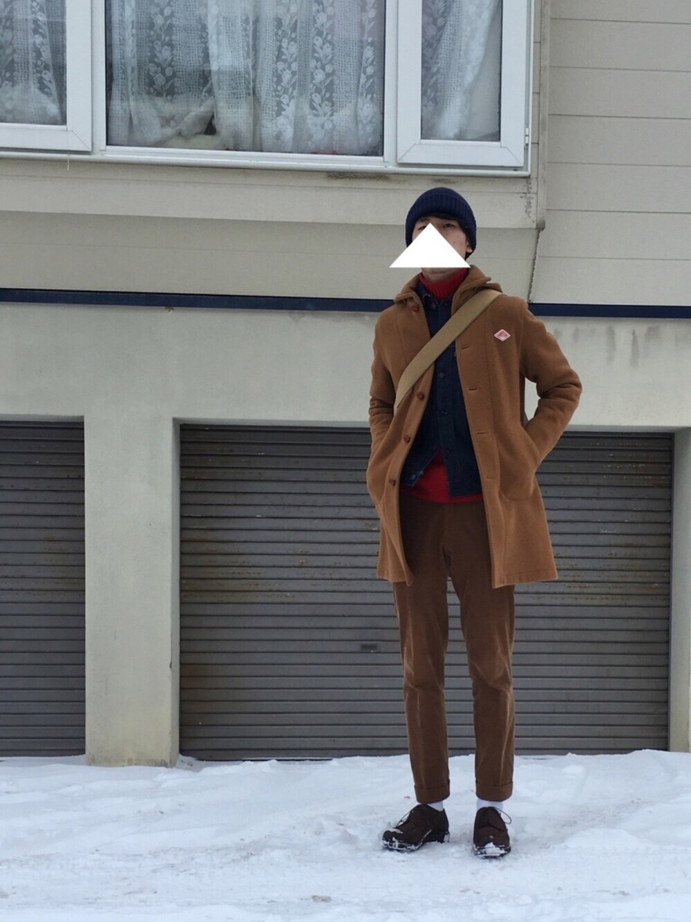 「シンプルコーデ、冬、革靴、デニム、タートルネック」｜「crepusculeの◇CREPUSCULE / クレプスキュール BEANIE（ニットキャップ/ビーニー、ブルー系）」を使った、UTさん（メンズ・185cm）の冬コーディネートの1枚目の写真