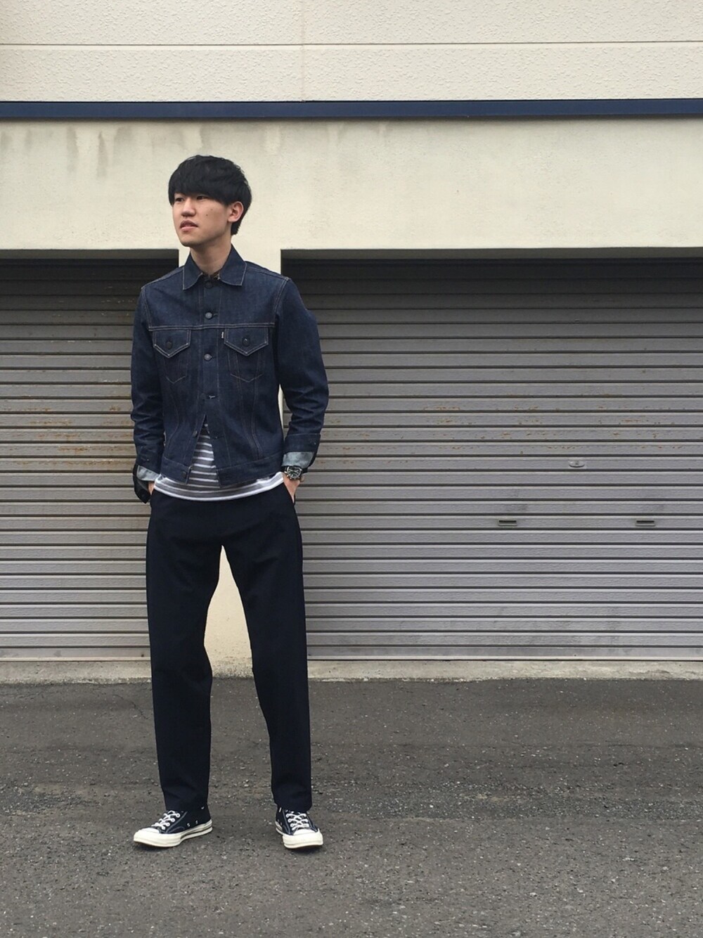 「デニム、デニムジャケット、ボーダー、スラックス、スニーカー」｜「Scyeの【scye(サイ)】デニムデタッチャブルカラージャケット MNS（デニムジャケット、ブルー系）」を使った、UTさん（メンズ・185cm）の夏コーディネートの1枚目の写真