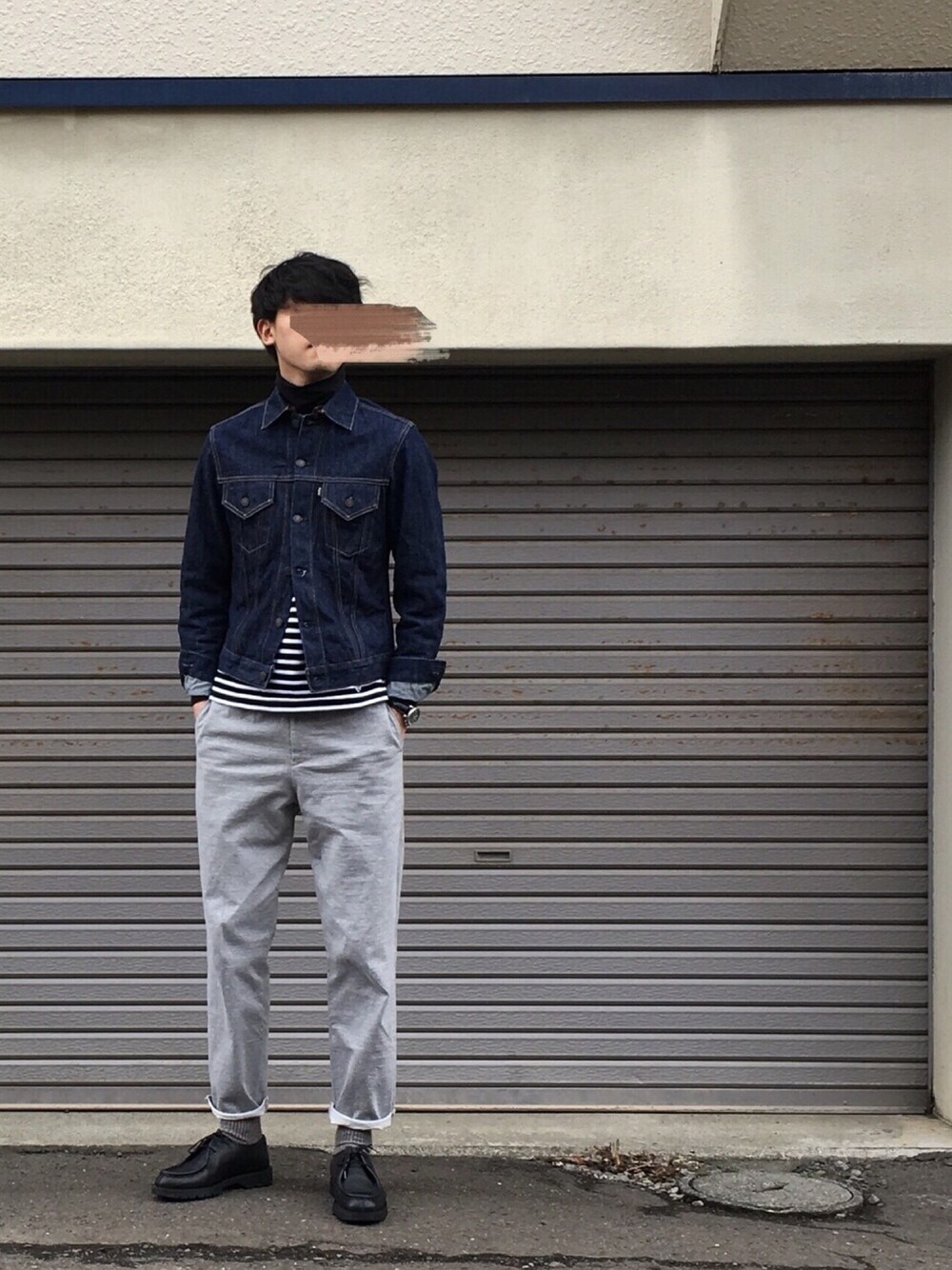 「シンプル、休日スタイル、ootd、デニム、デニムジャケット、ボーダー、革靴」｜「UNIQLOのアイテム（Tシャツ/カットソー、ブルー系）」を使った、UTさん（メンズ・186cm）の春コーディネートの1枚目の写真