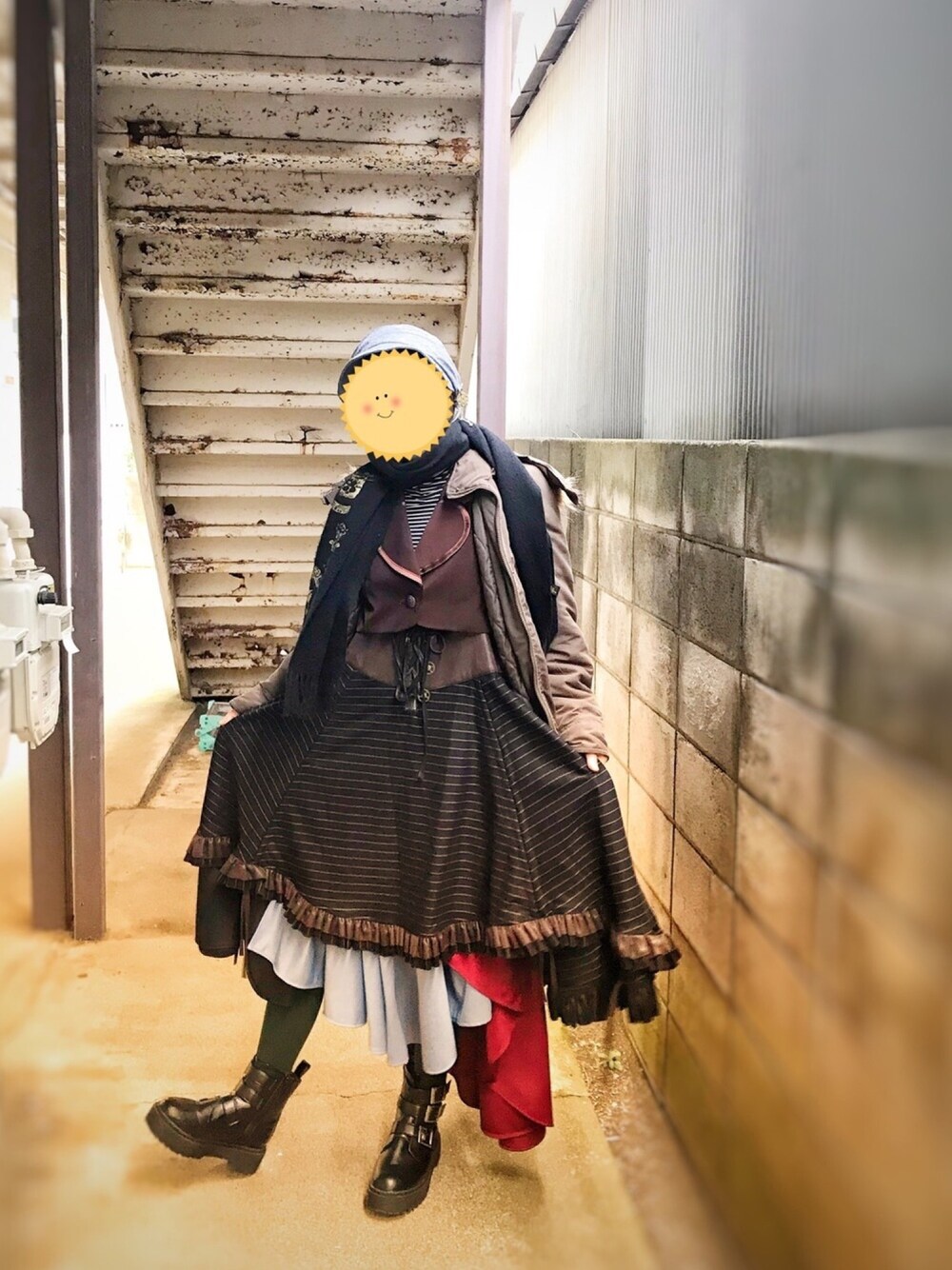 「スチームパンク、クラシカル、大人カジュアル、黒、ブラウン、差し色、防寒　、オトナ女子、スカート、カジュアルガーリー」｜「8mmのアイテム（ジャケット/アウター、ブラウン系）」を使った、はねはねさん（レディース・162cm）の冬コーディネートの1枚目の写真