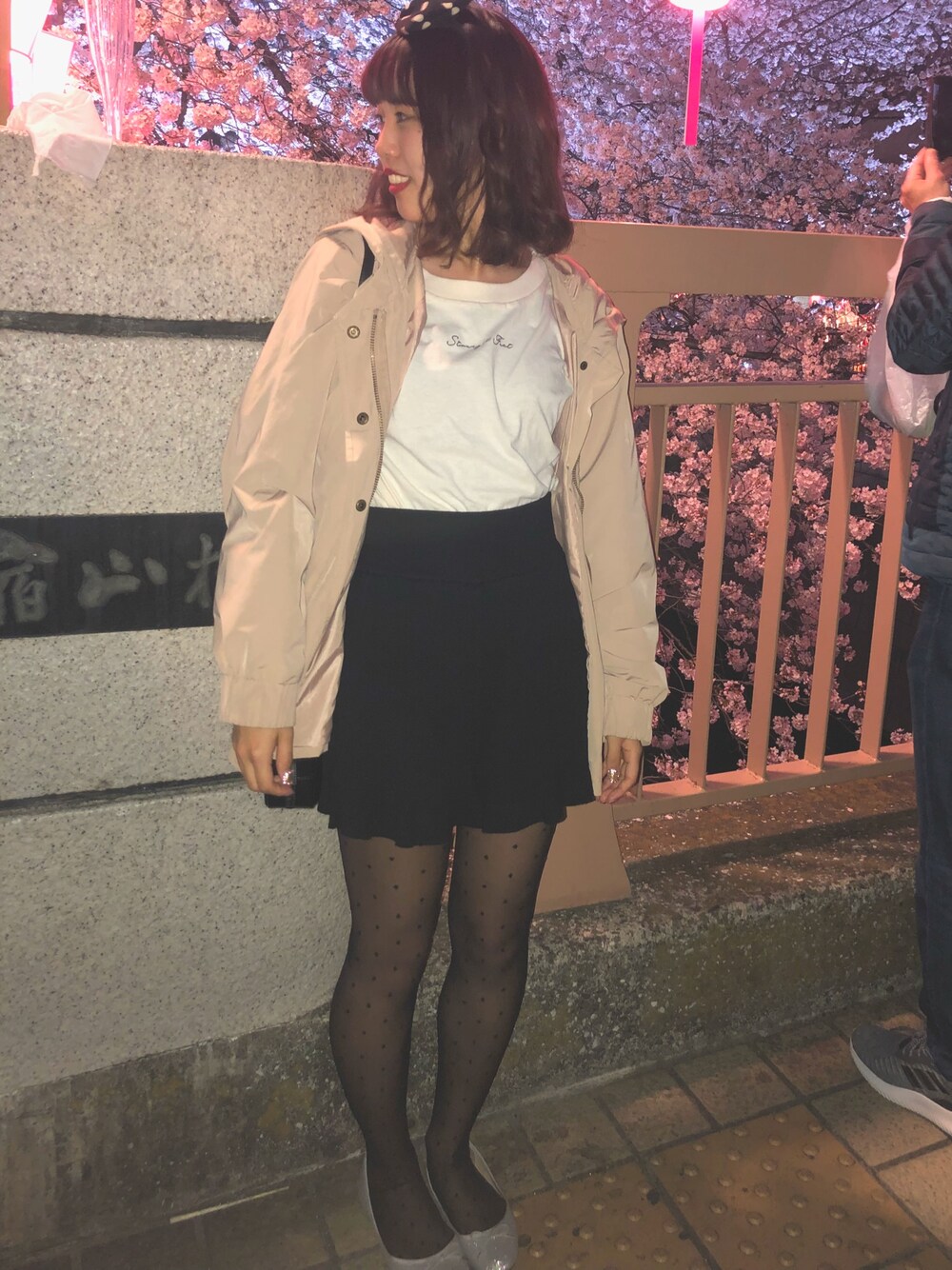 「今日のコーデ、コーディネート、フーズフーチコ、春コーデ、ロゴT、おしゃれさんと繋がりたい、お洒落さんとつながりたい」｜「Chicoのロゴ刺繍ロンＴ（Tシャツ/カットソー、ホワイト系）」を使った、あいりんさん（レディース・158cm）の春コーディネートの1枚目の写真