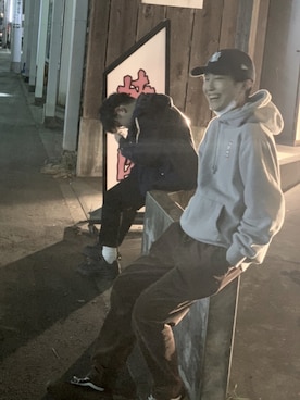 「Have a good time（ハバグッタイム）のアイテム（パーカー）」を使った、小梅さん（メンズ・174cm）の春コーディネート