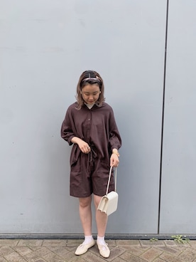 「ブラウンパンツ」｜「アイテム（パンプス）」を使った、Rayさん（レディース・159cm）の春コーディネート