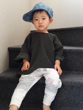 「arkakamaのアイテム（Sweatshirt、ブラック系）」を使った、TakeMarinさん（キッズ・100cm）の春コーディネート