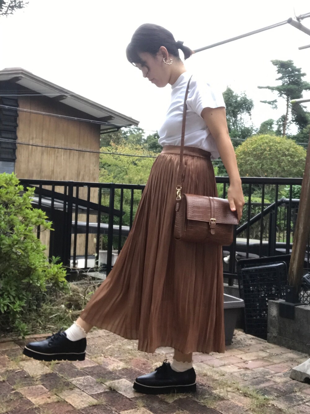 「プチプラのあや×しまむら、プチプラのあや、GU、プチプラ、プチプラコーデ、プリーツスカート、奇跡のスカート、クロコショルダーバック、厚底シューズ、しまむら」｜「しまむらのアイテム（スカート、ゴールド系）」を使った、yuuuuukaaaaaさん（レディース・162cm）の秋コーディネートの1枚目の写真