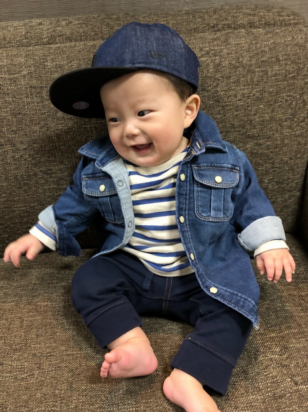 「キッズファッション、男の子コーデ、デニム、GAP、babygap、GAPbaby、むすこーで、おしゃれさんと繋がりたい、０歳、7ヶ月」｜「無印良品のアイテム（Tシャツ/カットソー、ブルー系）」を使った、RooooMIさん（キッズ・70cm）の冬コーディネートの1枚目の写真
