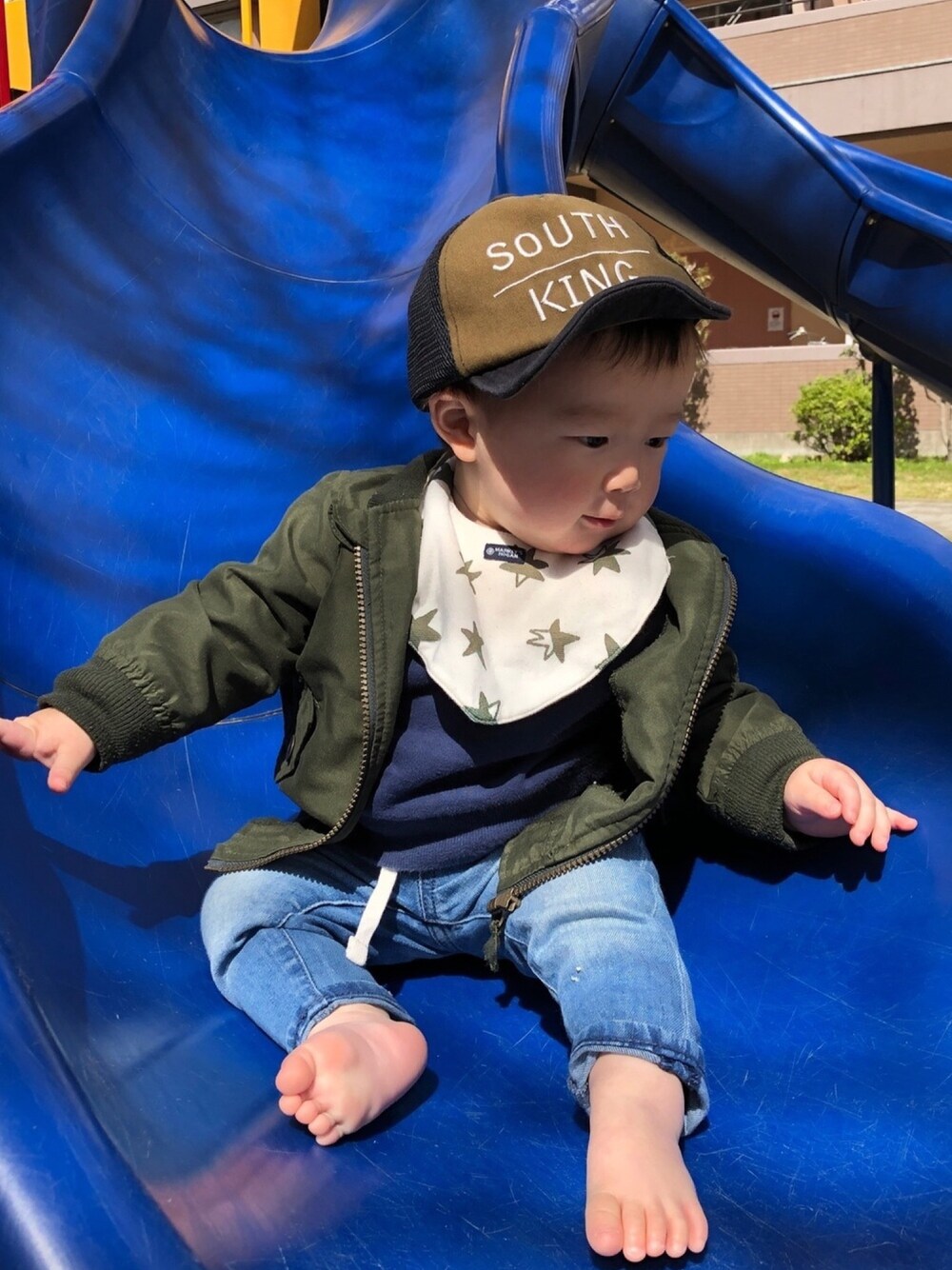 「カジュアルコーデ、男の子コーデ、MA-1、赤ちゃんコーデ、おとこのこ、むすこーで、GAP、GAPbaby、公園、おしゃれさんと繋がりたい」｜「西松屋のアイテム（MA-1、グリーン系）」を使った、RooooMIさん（キッズ・90cm）の春コーディネートの1枚目の写真