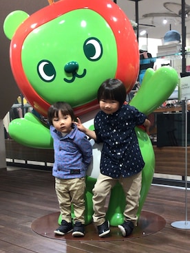 「Moujonjon（ムージョンジョン）のアイテム（チノパンツ）」を使った、suitousanさん（キッズ・110cm）の春コーディネート