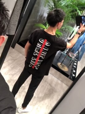 「バックプリント」｜「アイテム（スニーカー）」を使った、Ryutaさん（メンズ・170cm）の春コーディネート