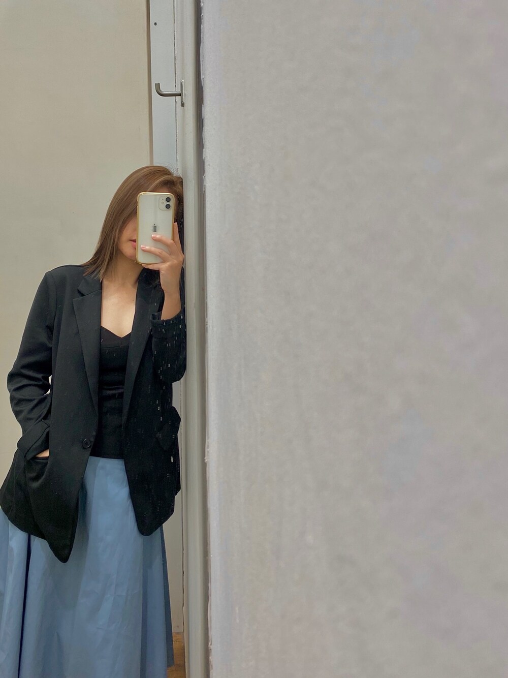 「UNIQLOのアイテム（ジャケット/アウター、ブラック系）」を使った、Võ Trần Gia Thiさん（レディース・152cm）の冬コーディネートの1枚目の写真