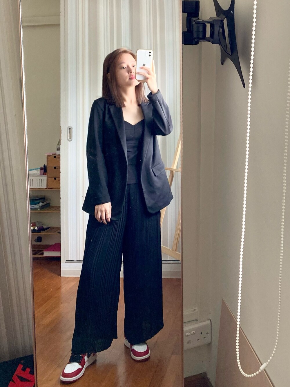 「UNIQLOのアイテム（ジャケット/アウター、ブラック系）」を使った、Võ Trần Gia Thiさん（レディース・152cm）の冬コーディネートの1枚目の写真