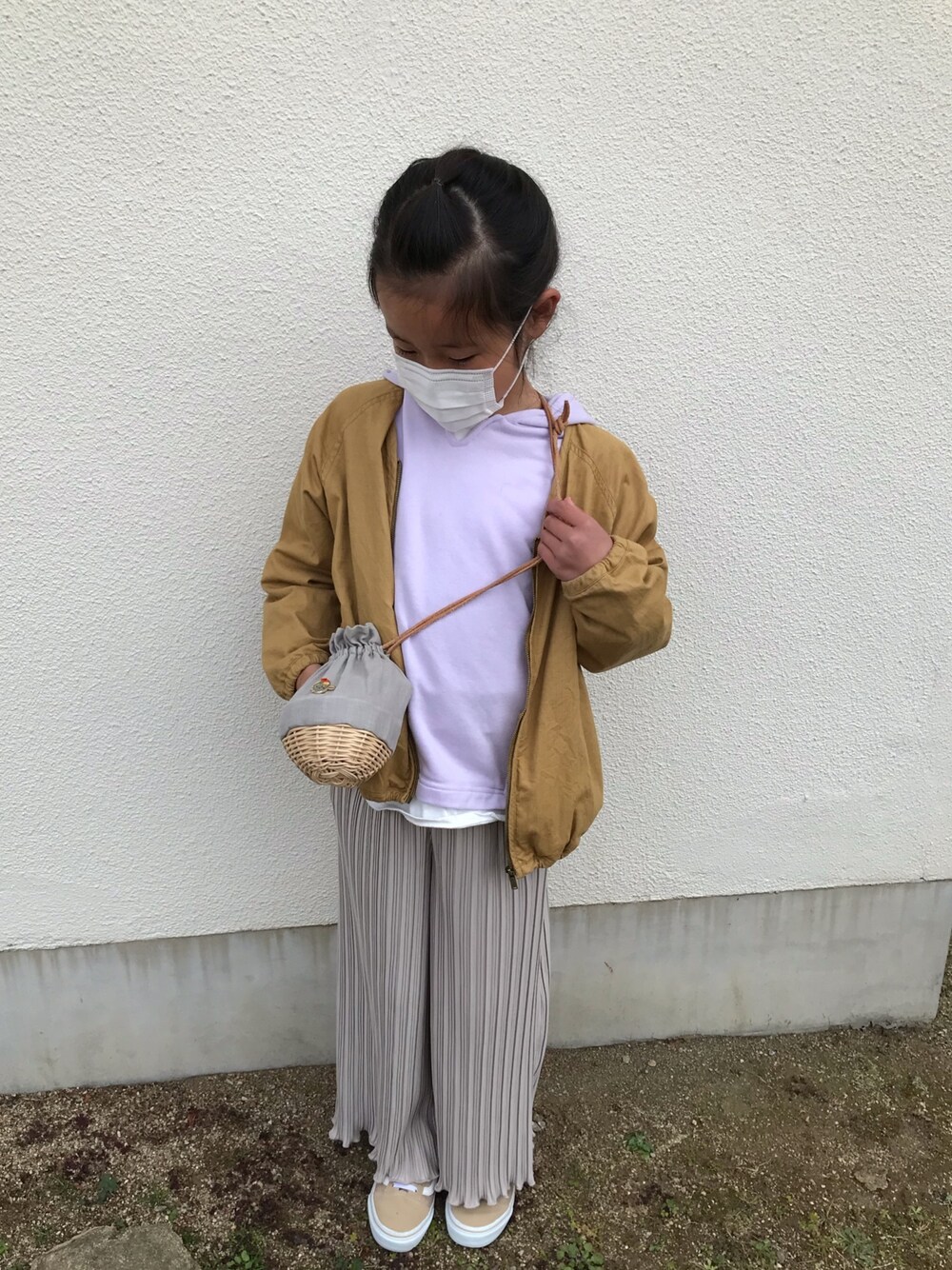 「MARKEY'Sのアイテム（ノーカラージャケット、ブラウン系）」を使った、iammaimy3さん（キッズ・131cm）の春コーディネートの1枚目の写真