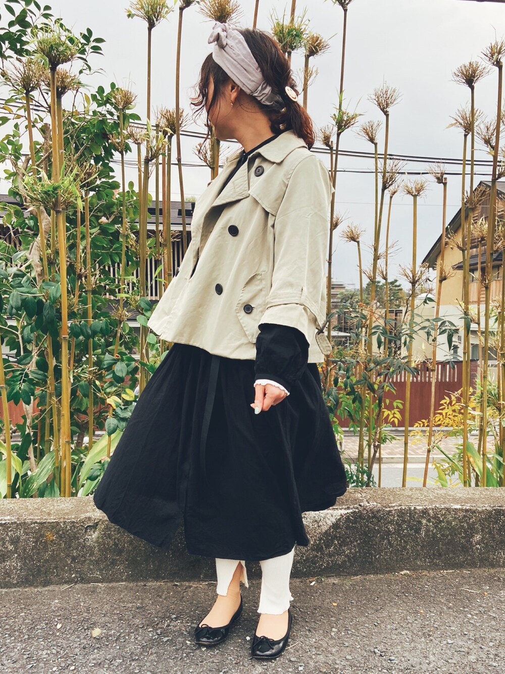 「京都、春コーデ、大人カジュアル、きれいめカジュアル、お出かけコーデ、お洒落、低身長、低身長コーデ」｜「URBAN RESEARCH Sonny Labelのギャザーシャツワンピース（シャツワンピース、ブラック系）」を使った、ミニ☆チヨさん（レディース・146cm）の春コーディネートの1枚目の写真